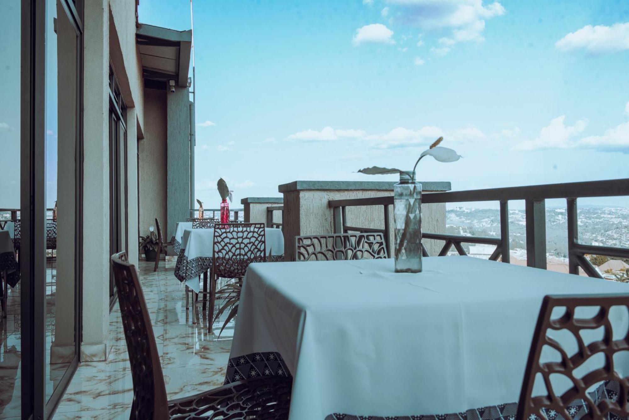 Mountain View Hotel & Apartment Кигали Экстерьер фото